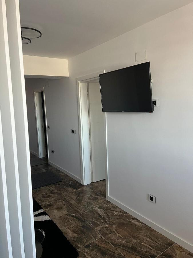 Apartament Bloc Nou - Self Check In - Free Parking クラヨーヴァ エクステリア 写真