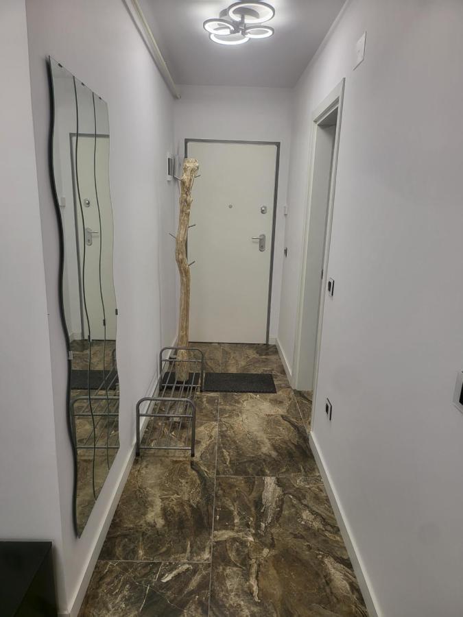 Apartament Bloc Nou - Self Check In - Free Parking クラヨーヴァ エクステリア 写真